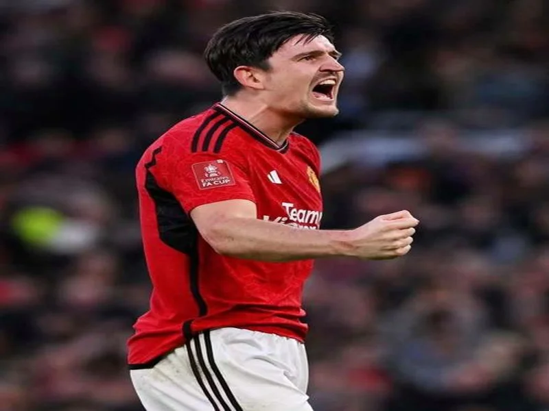 官方:马奎尔与曼联续约至2027年夏天,附带一年续约选项